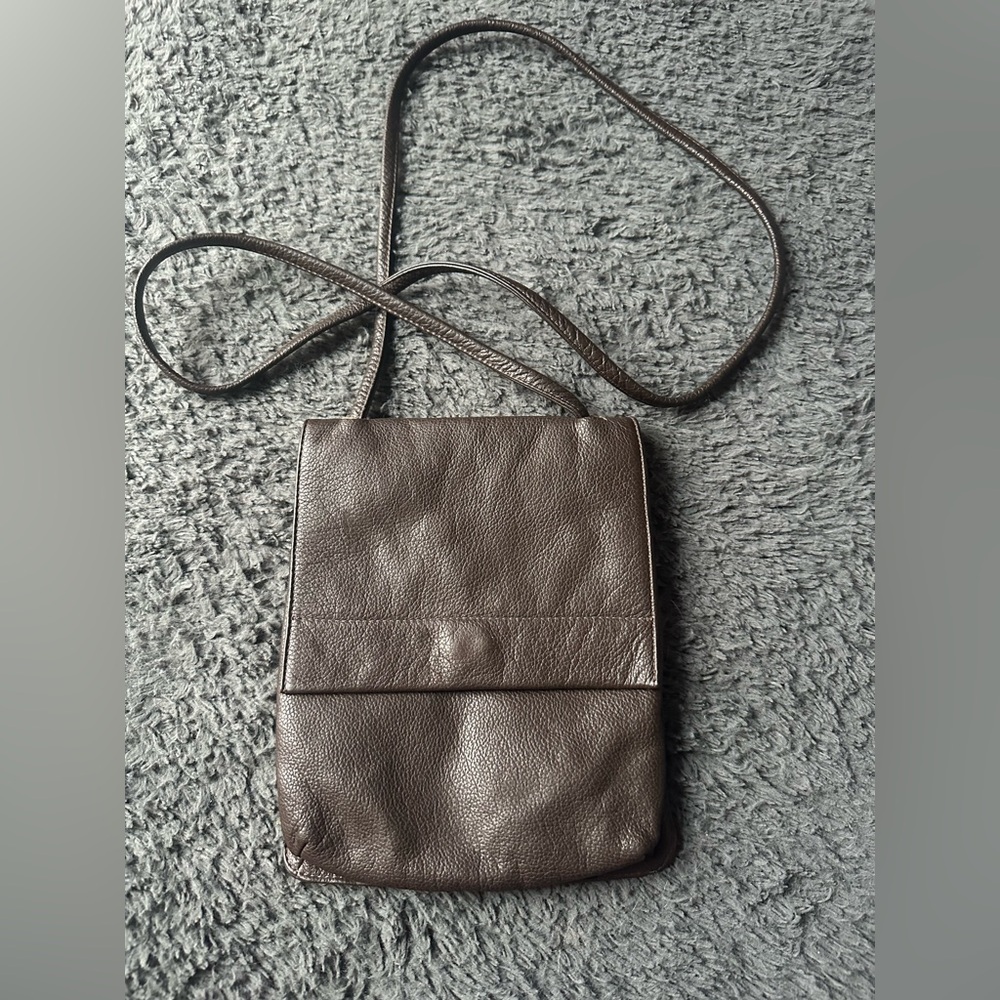 JP Ourse Flat & Compact leather crossbody purse, dark brown EUC